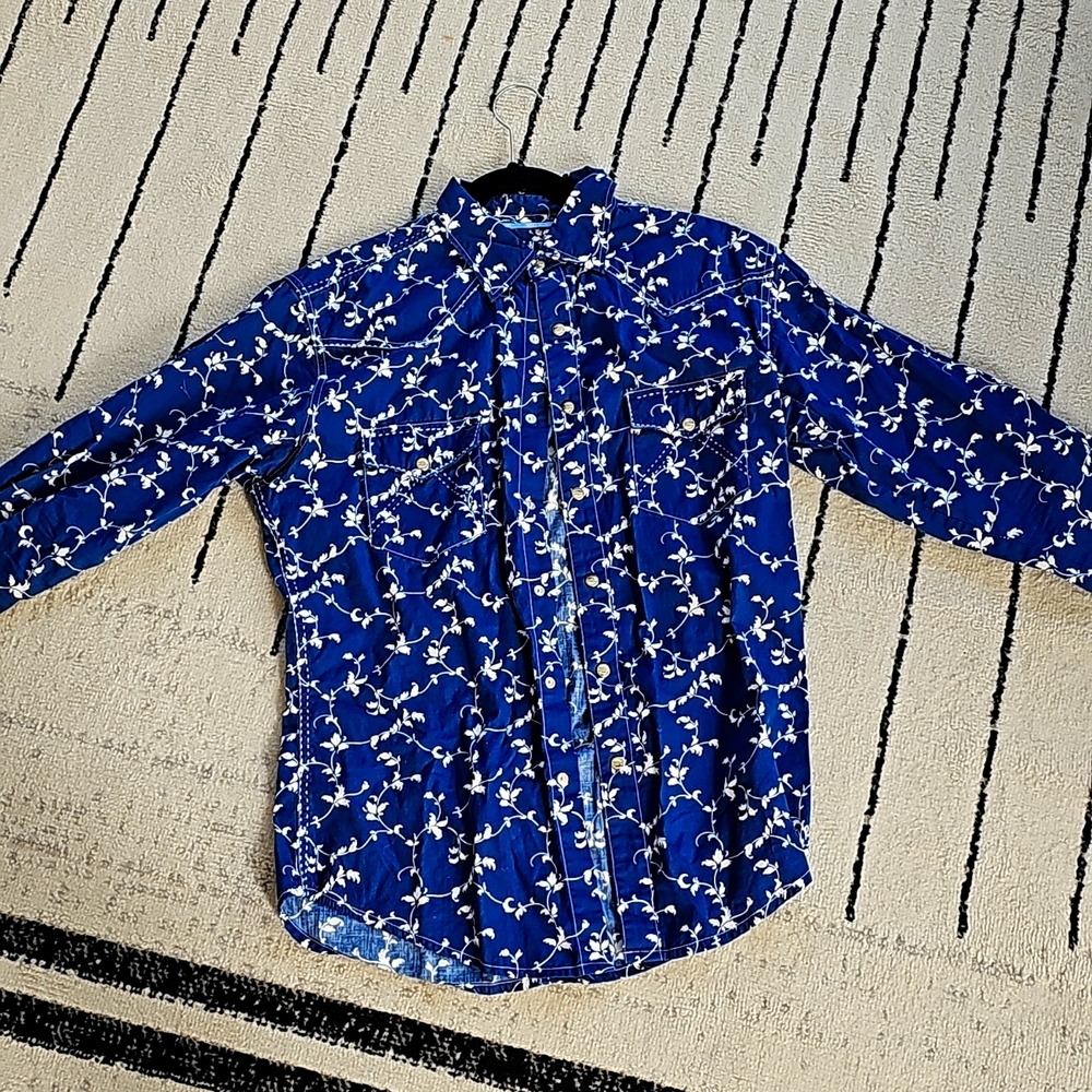 Amazing western print shirt w snaps